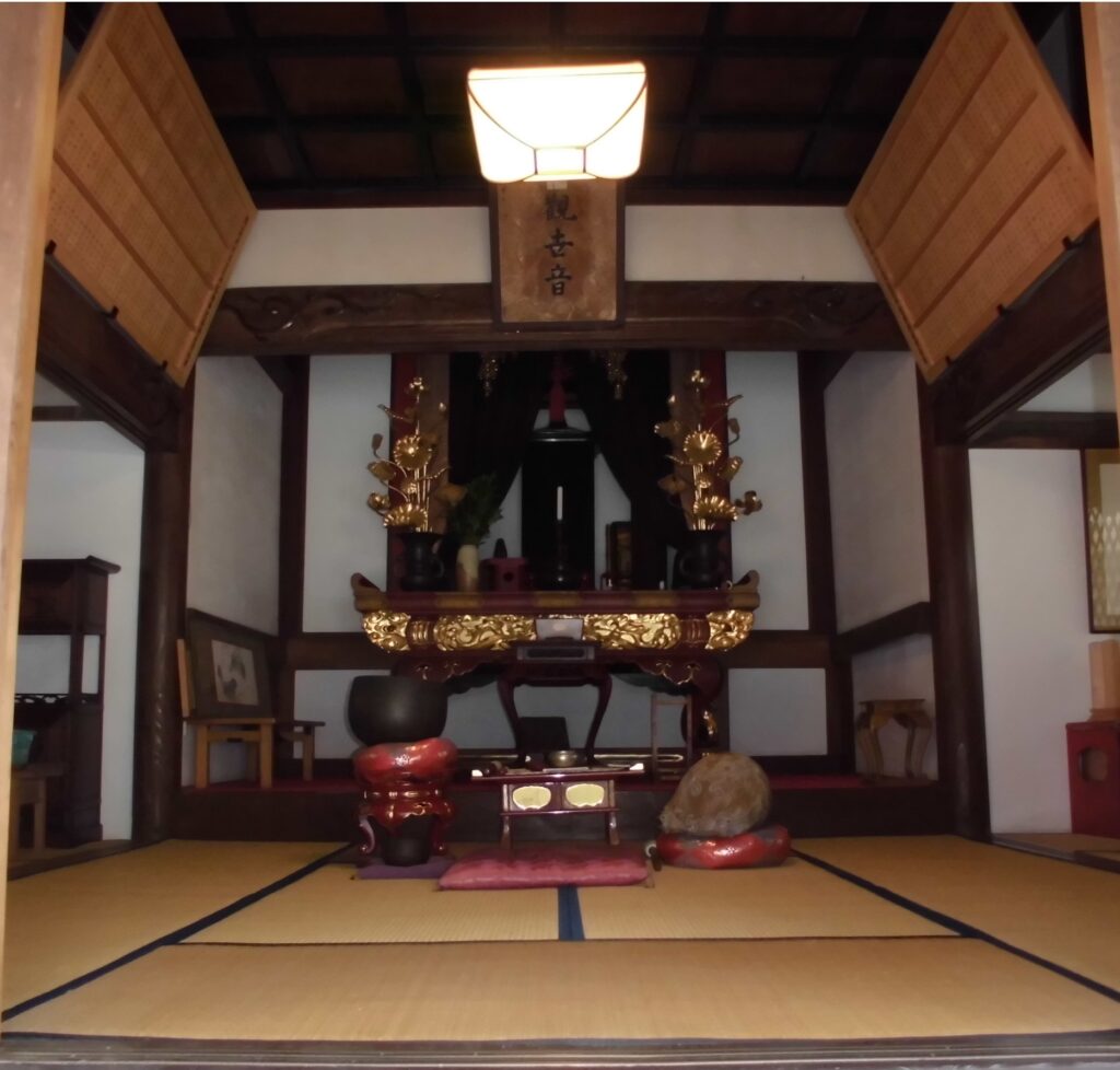 安らぎを感じるお寺のお堂